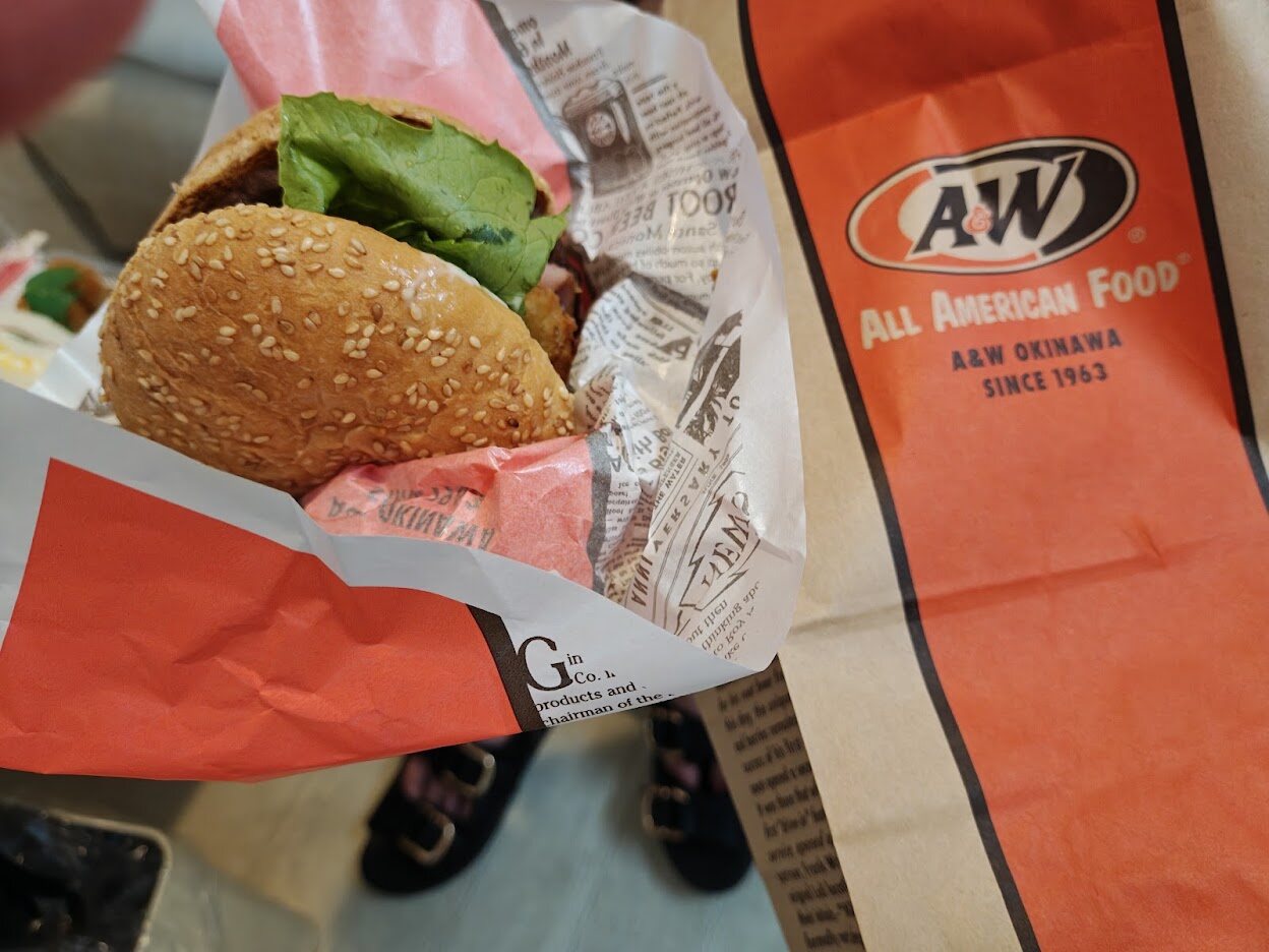 A&W石垣店で食べたバーガーとポテト