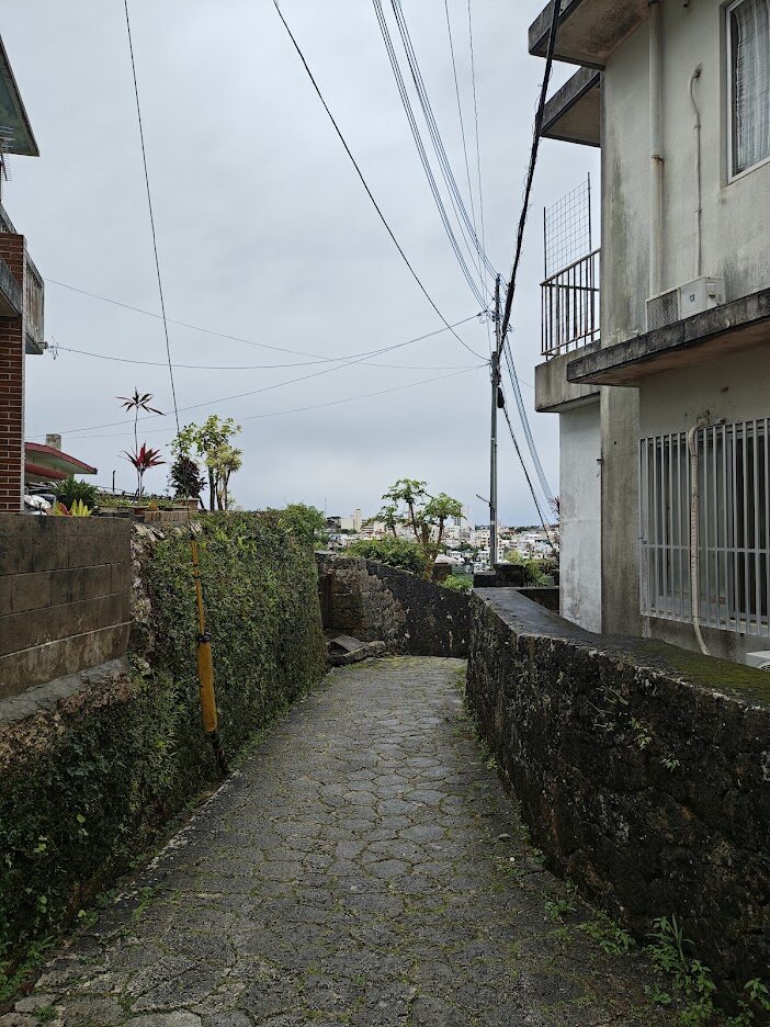 首里金城町の石畳道と石垣